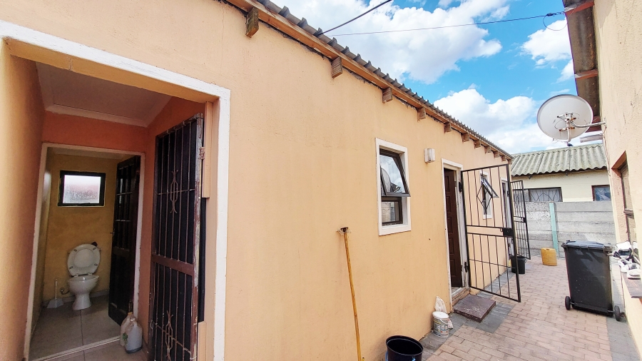4 Bedroom Property for Sale in Palm Park Western Cape